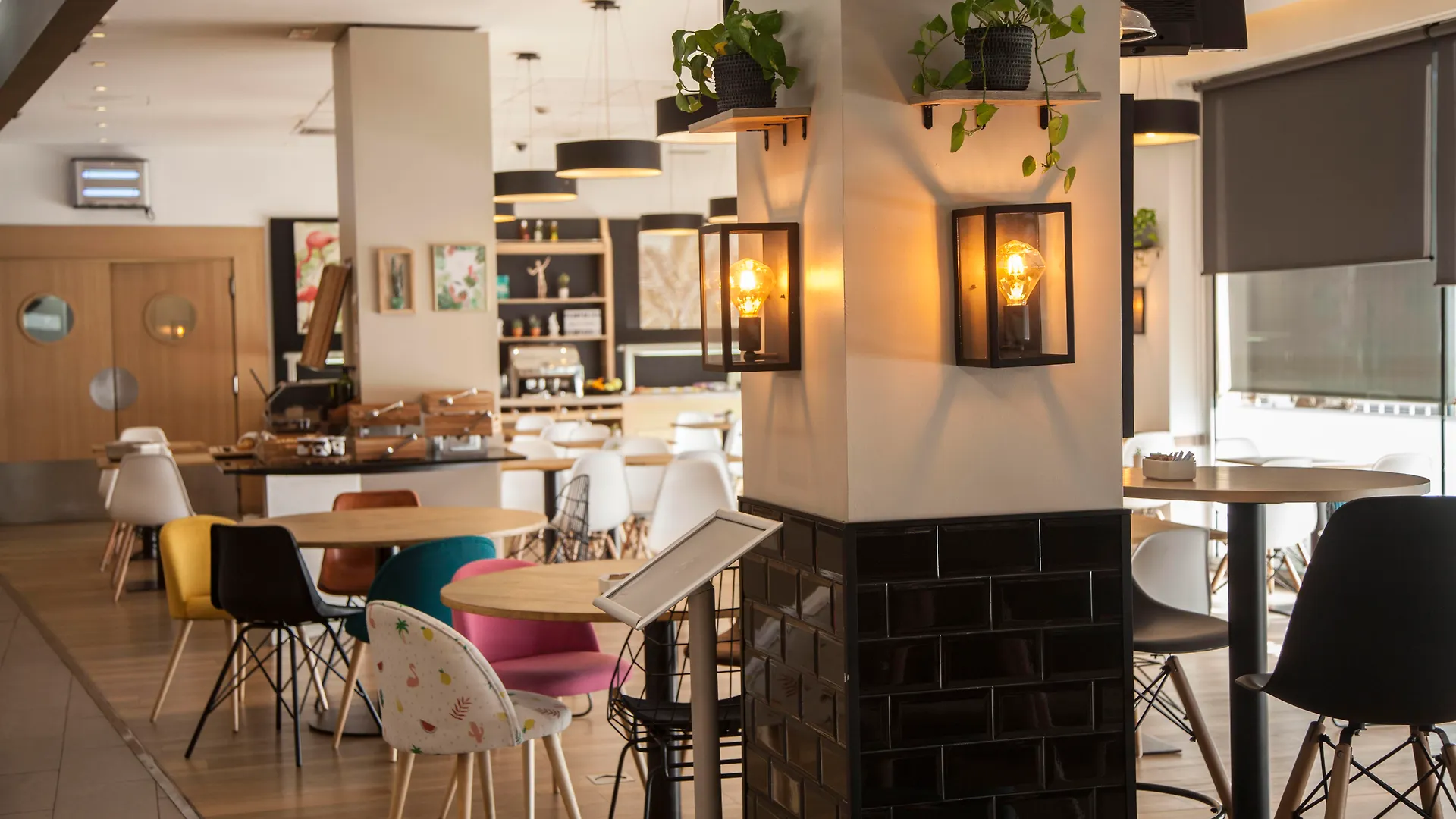 Travelodge Bcn Cornella Fira Cornellà de Llobregat 3*,  İspanya