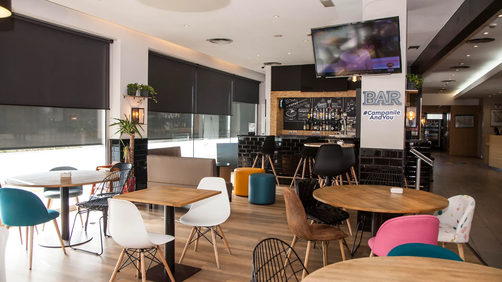 Travelodge Bcn Cornella Fira Cornellà de Llobregat Otel
