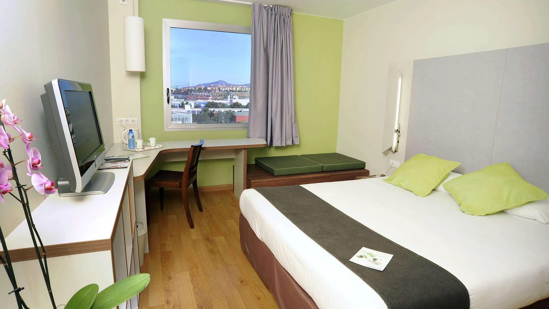 Travelodge Bcn Cornella Fira Cornellà de Llobregat İspanya
